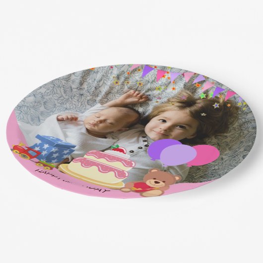 かわいいピンクのキッズトイズ誕生祝い写真 ペーパープレート (アングル)