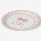 かわいいピンクのギンガムプレイドボウガールベビーシャワー ペーパープレート (アングル)