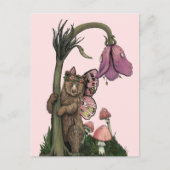 かわいいピンクのグリズリーベアの妖精が森の森に ポストカード (正面)