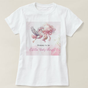 かわいいピンクのコウノトリ ベビーシャワーのMommy to Be Tシャツ
