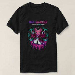 かわいいピンクのコウモリ使いの魔法使いが怖いコウモリを召喚 Tシャツ