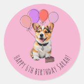 かわいいピンクのコーギーの誕生日カスタマイズ可能 ラウンドシール (正面)