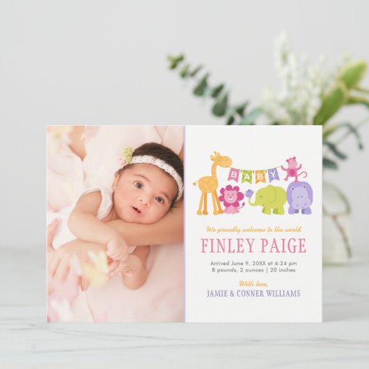 かわいいピンクのジャングル動物ベビーガール写真誕生 案内状 (スタンド正面)