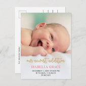 かわいいピンクのスクリプトフォトベビーの発表 案内ポストカード (正面/裏面)