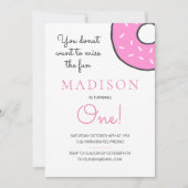 かわいいピンクのドーナツ女の子ターニングワンファースト誕生日 招待状 (正面)