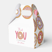 かわいいピンクのドーナツ誕生日パーティー フェイバーボックス (裏面サイド)