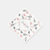 かわいいピンクのハートとテニスラケットのパターンスポーツ スタンダードカクテルナプキン (角)