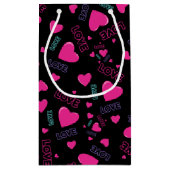 かわいいピンクのハートと愛 – ロマンチックなパターン スモールペーパーバッグ (裏面)