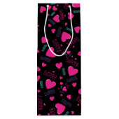 かわいいピンクのハートと愛 – ロマンチックなパターン ワインギフトバッグ (裏面)