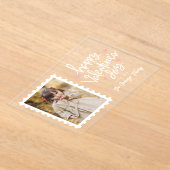 かわいいピンクのハートスタンプ写真バレンタインデー アクリル招待状 (レイダウン)