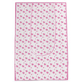 かわいいピンクのハートロマンチックなパターン ミディアムペーパーバッグ (裏面)