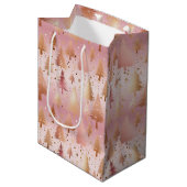 かわいいピンクのバラ金ゴールドツリーフェスティバルパターン ミディアムペーパーバッグ (正面アングル)