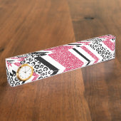 かわいいピンクのフェイクグリッターヒョウのプリントストライプ デスクネームプレート (側面)