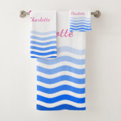 かわいいピンクのフラミンゴの海の波モノグラム バスタオルセット (インサイチュ)