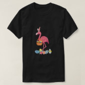 かわいいピンクのフラミンゴイースターエッグバスケットおもしろい、フラミ Tシャツ (デザイン正面)