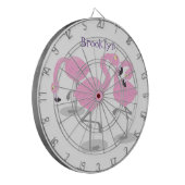 かわいいピンクのフラミンゴトリオ漫画イラストレーション ダーツボード (正面左)