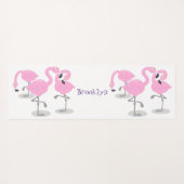 かわいいピンクのフラミンゴトリオ漫画イラストレーション ヨガマット (裏面(横))