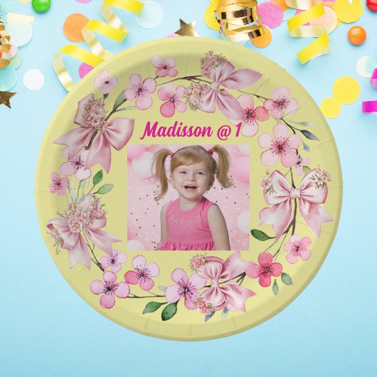 かわいいピンクのフローラバウ写真1st誕生日パーティー ペーパープレート