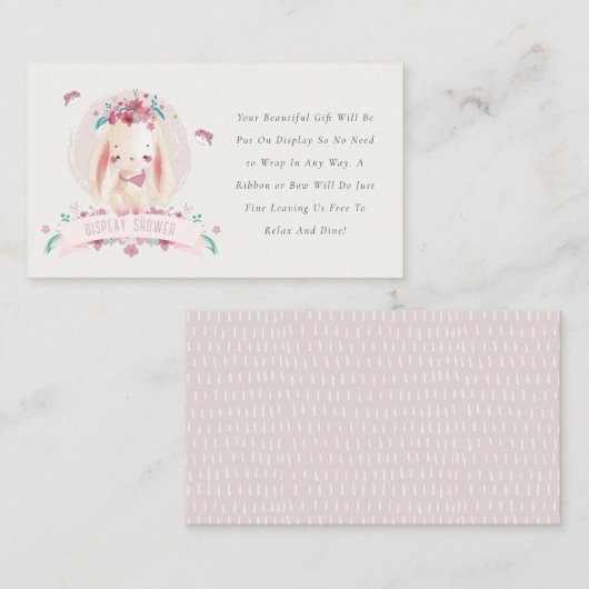 かわいいピンクのフローラバニー鳥が赤ちゃんシャワーを表示 エンクロージャーカード (正面/裏面)