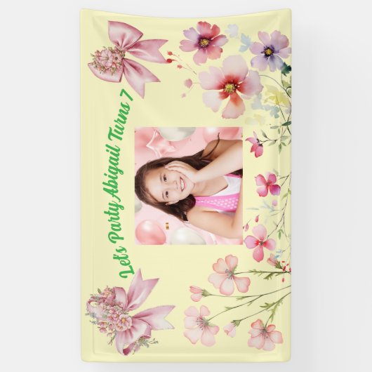 かわいいピンクのフローラボウガーリーフォト誕生日バナー 横断幕 (縦)