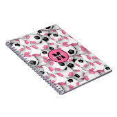 かわいいピンクのブラックサッカーボールモノグラムの ノートブック (右側)