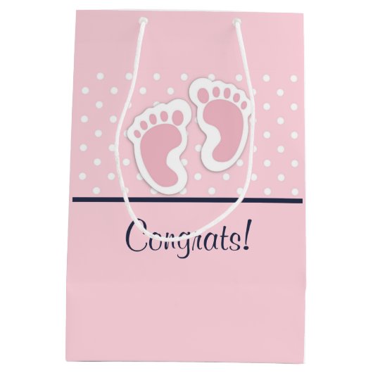 かわいいピンクのベビーガールの足跡おめでとう ミディアムペーパーバッグ (裏面)
