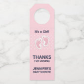 かわいいピンクのベビーガールの足跡それが女の子だ ボトルネックタグ (正面)