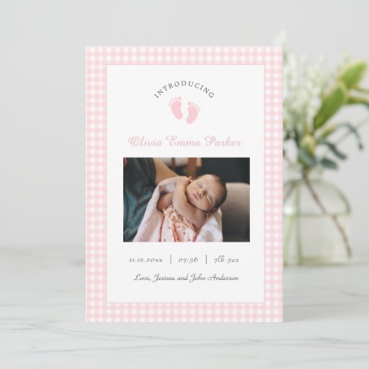 かわいいピンクのベビーガールの足跡フォト誕生 案内状 (スタンド正面)