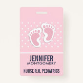 かわいいピンクのベビーガールの足跡 バッジ (裏面)