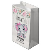 かわいいピンクのベビーゾウとバラ赤ちゃんシャワー スモールペーパーバッグ (正面アングル)