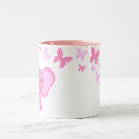 かわいいピンクのベビー象および蝶マグ ツートーンマグカップ (中央)