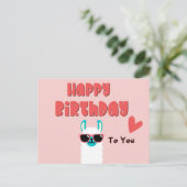 かわいいピンクのメガネをかけたリャマの誕生日 ポストカード (スタンド正面)