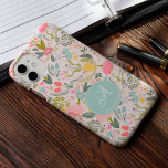 かわいいピンクのモノグラムパーソナライズされた名ガーリー iPhone 12ケース<br><div class="desc">パステルフェミニンの水色ピンク、サンゴ、黄色、青、緑の手の絵を描開花と葉とシックな電話ケース。                自分のモノグラムと名前でパーソナライズ！            あなたのガラかわいらしー、妻カスタム、母親、または姉妹のための誕生日の贈り物かもしれない。</div>