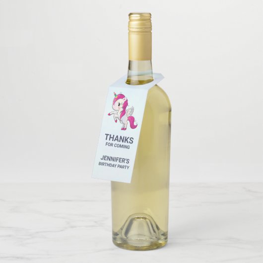 かわいいピンクのユニコーンとウィングス誕生日 ボトルネックタグ (アングル)