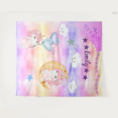 かわいいピンクのユニコーンの女の子が月に座っている赤ちゃん タペストリー (正面(横))