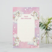 かわいいピンクのユニコーンパーソナライズされた（ユダヤ教の）バル・ミツバーノート 便箋 (スタンド正面)