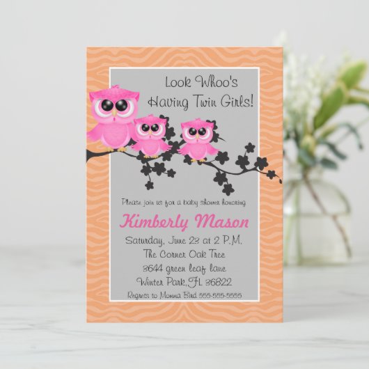 かわいいピンクの双子の女の子フクロウベビーシャワー招待状 招待状 (スタンド正面)