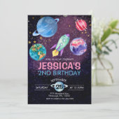 かわいいピンクの女の子の宇宙飛行士の誕生日ポストカード 招待状 (スタンド正面)