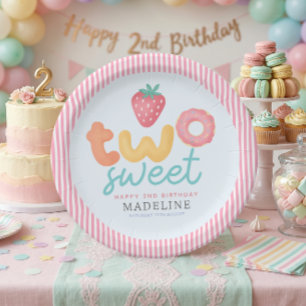 かわいいピンクの女の子の2歳の誕生日 ペーパープレート