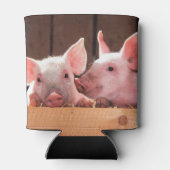 かわいいピンクの子豚の動物写真 缶クーラー (裏面)