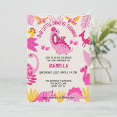 かわいいピンクの小さな恐竜の女の子1歳の誕生日 招待状 (スタンド正面)