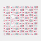 かわいいピンクの少女マトリョーシカの柄 フリースブランケット (正面(横))