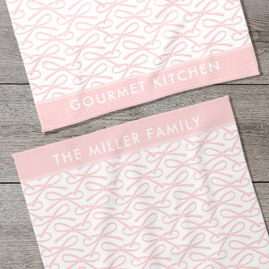 かわいいピンクの弓の名パーソナライズされた前キッチンタオル キッチンタオル