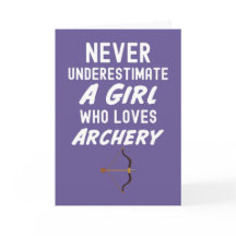 かわいいピンクの弓矢のカード　赤ちゃんの女の子　子供　アーチェリー