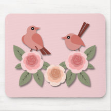 かわいいピンクの愛鳥と花のバラ