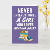 かわいいピンクの本を読むカード　赤ちゃんの女の子　子供向け カード (黄色い花)