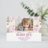 かわいいピンクの柄の誕生日子供女の子の写真 サンキューカード (スタンド正面)