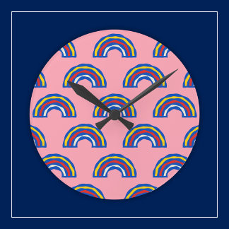 かわいいピンクの楽しいレトロ80年代の原色の虹 ラウンド壁時計