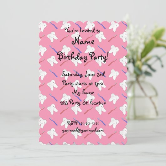 かわいいピンクの歯磨きと歯の模様 招待状 (スタンド正面)