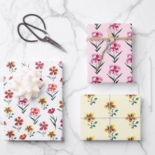 かわいいピンクの水彩花柄のベビーシャワー ラッピングペーパーシート (正面)